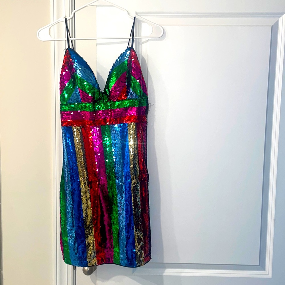 Selling this lovely sexy maxi dress. Only worn once for a couple of hours.